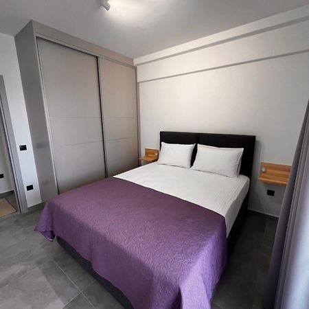 Phil'S Apartments Lefkada City Bagian luar foto