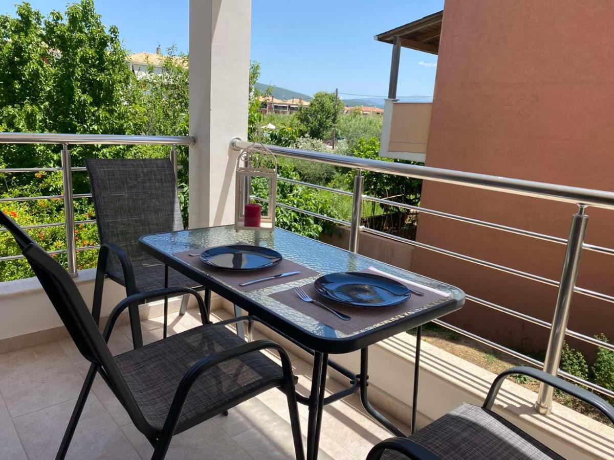 Phil'S Apartments Lefkada City Bagian luar foto