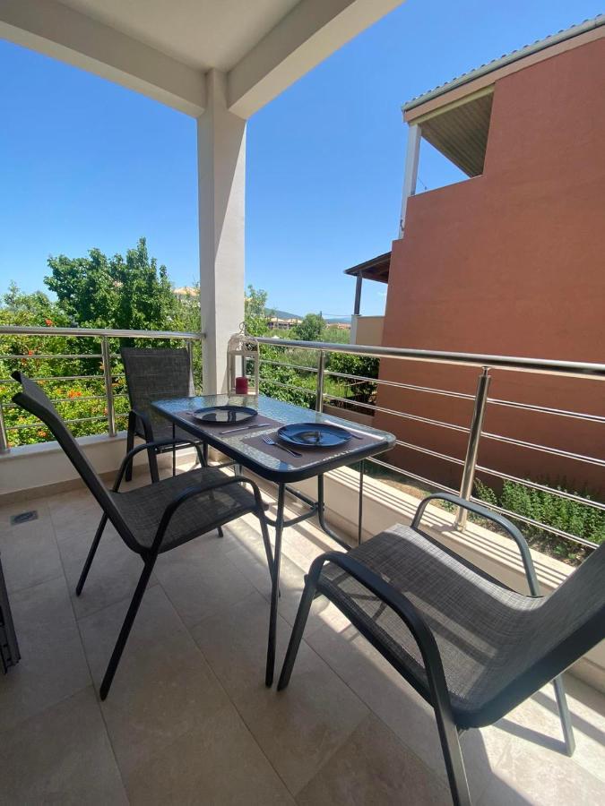 Phil'S Apartments Lefkada City Bagian luar foto
