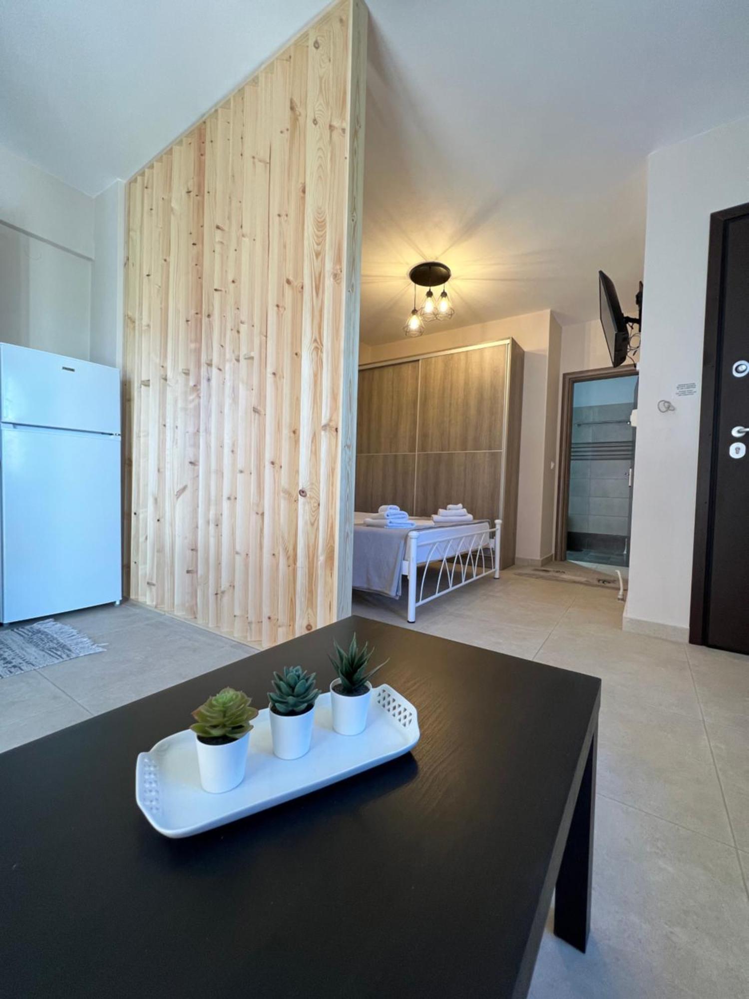 Phil'S Apartments Lefkada City Bagian luar foto