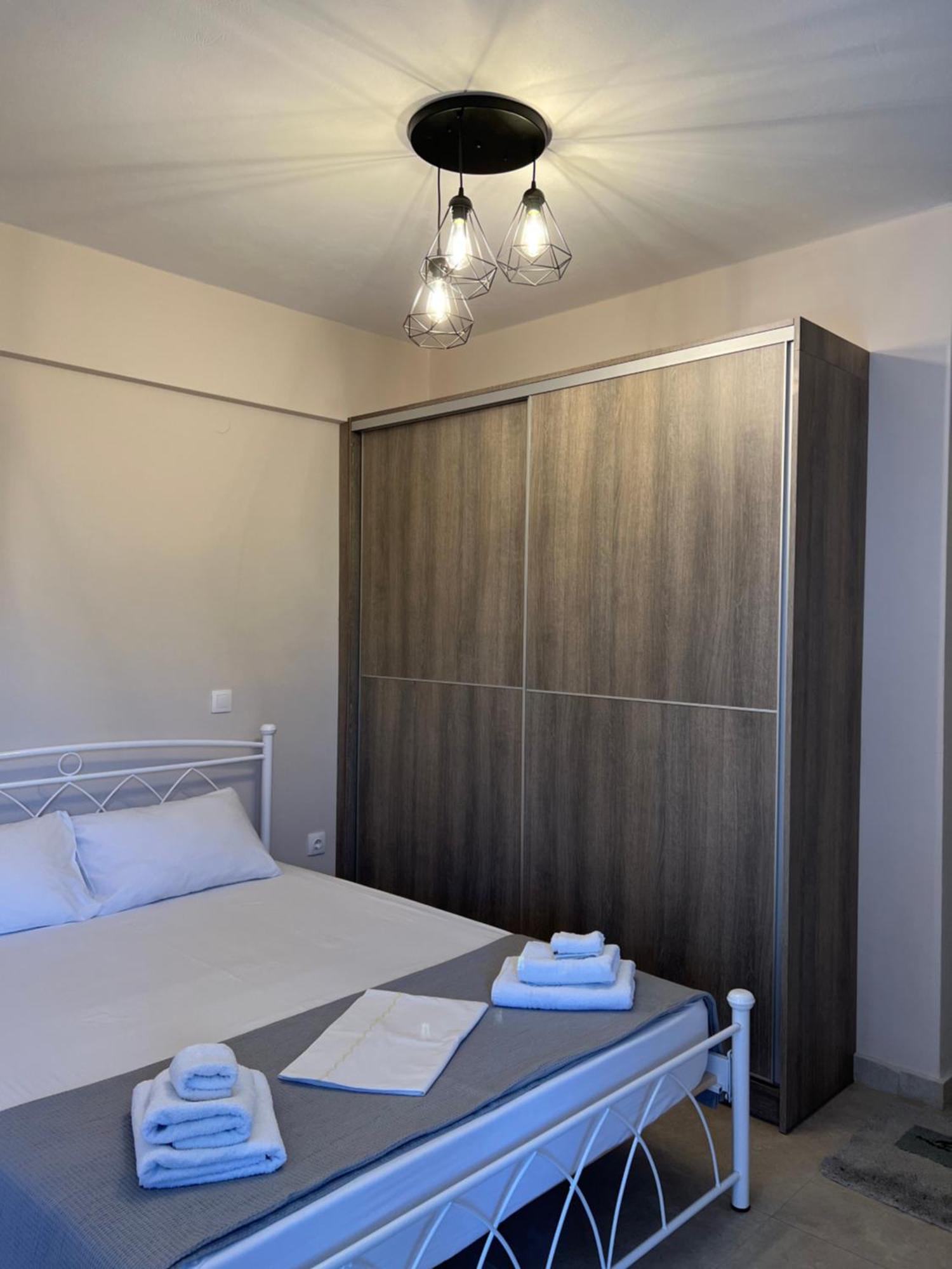 Phil'S Apartments Lefkada City Bagian luar foto
