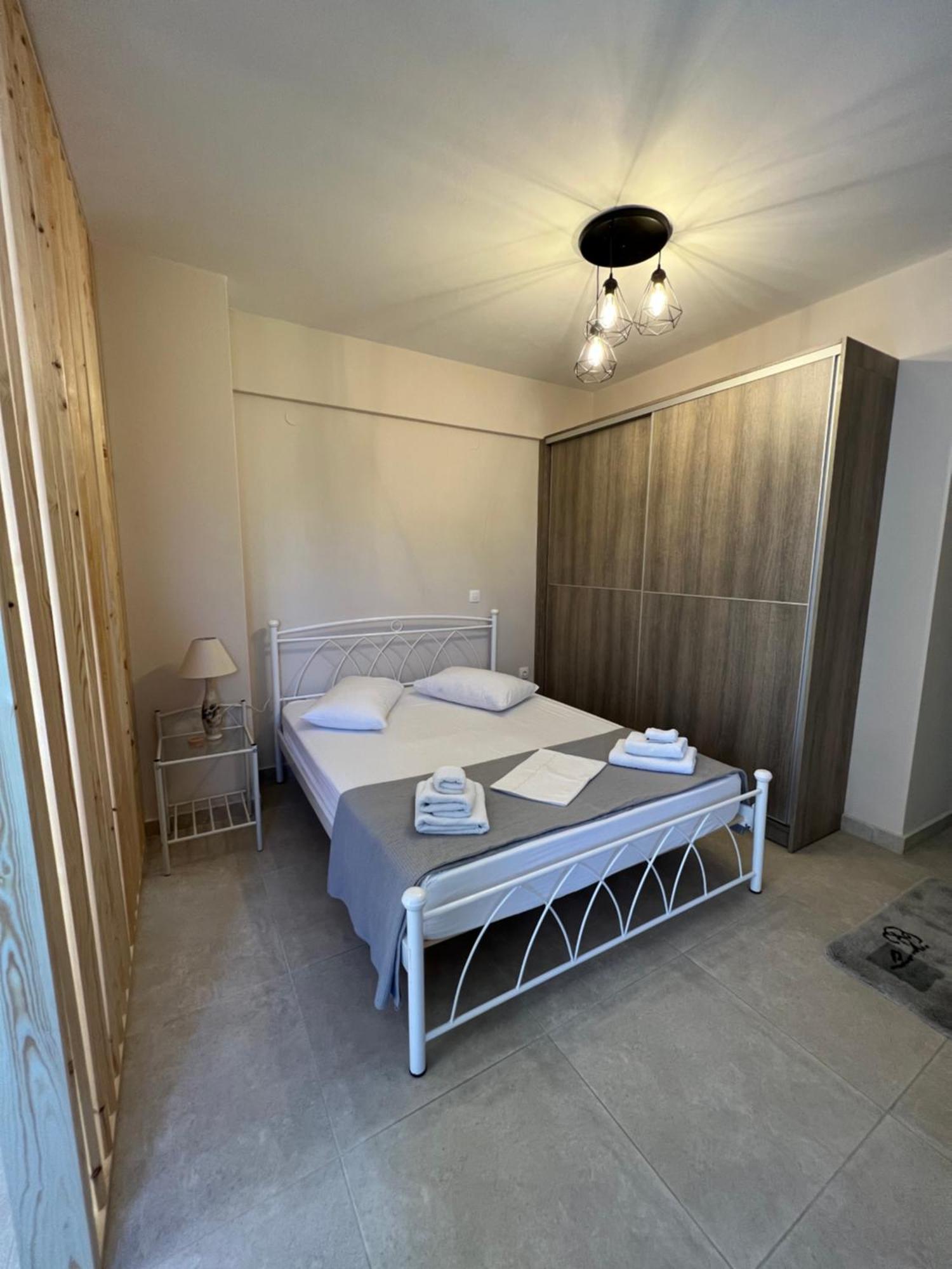 Phil'S Apartments Lefkada City Bagian luar foto