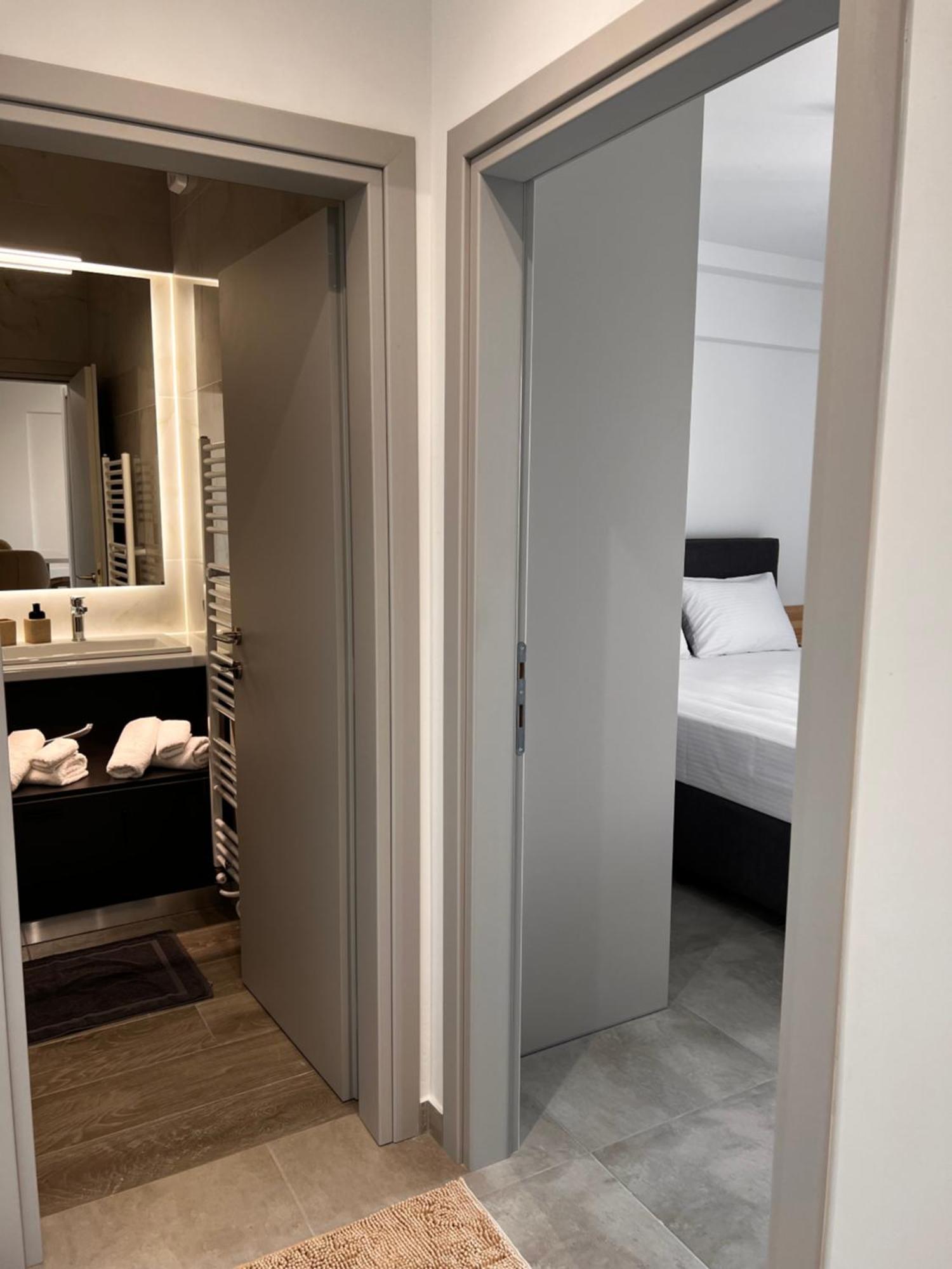 Phil'S Apartments Lefkada City Bagian luar foto