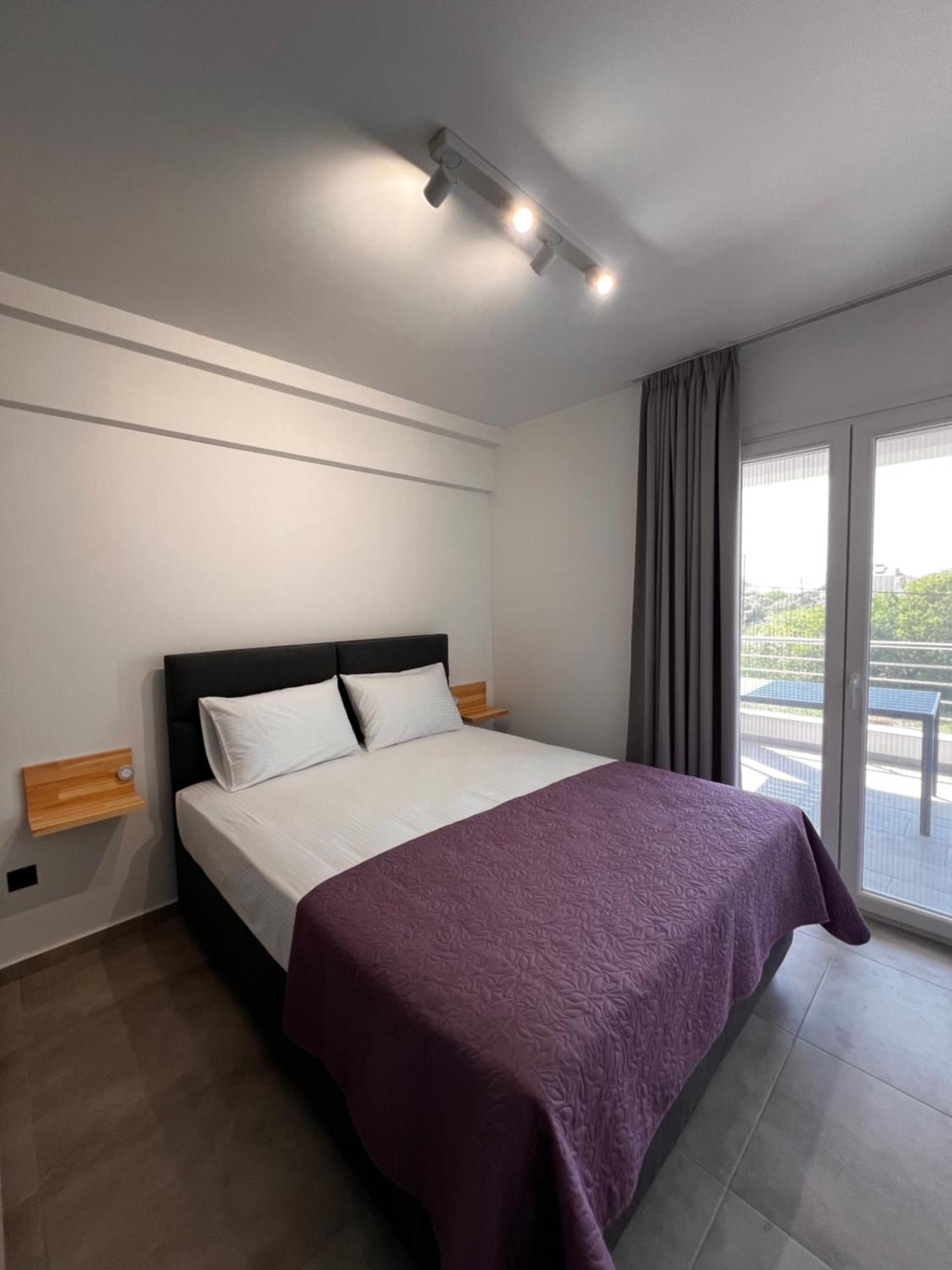 Phil'S Apartments Lefkada City Bagian luar foto